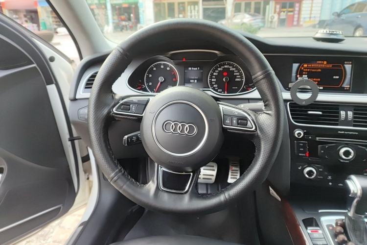 Used Audi A4L 2016 35 TFSI Collection Edition S line Comfort Model Steering Wheel