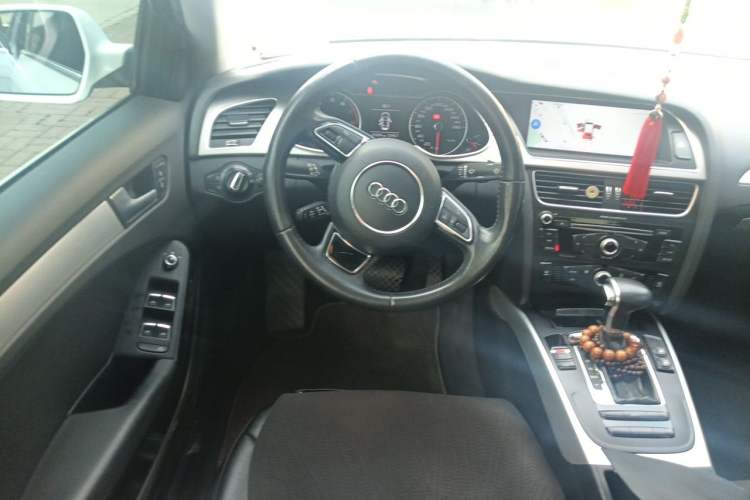 Used Audi A4L 2016 30 TFSI Collector's Edition Automatic Comfort Model Steering Wheel