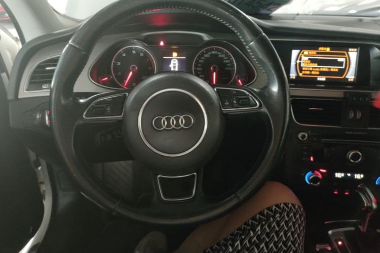 Used Audi A4L 2016 35 TFSI Collection Edition S line Comfort Model Steering Wheel