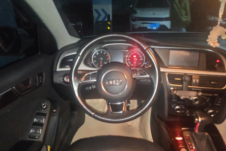 Used Audi A4L 2016 35 TFSI Collection Edition S line Comfort Model Steering Wheel