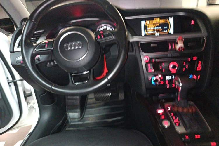 Used Audi A4L 2016 35 TFSI Collection Edition S line Comfort Model Steering Wheel