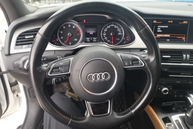 Used Audi A4L 2016 35 TFSI Collection Edition S line Luxury Model Steering Wheel