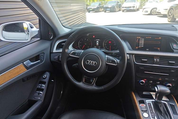 Used Audi A4L 2016 35 TFSI Collection Edition S line Luxury Model Steering Wheel