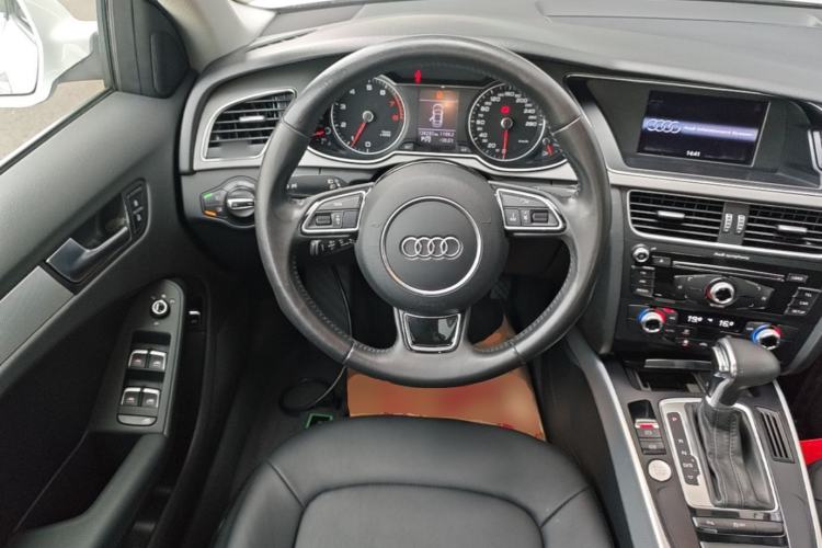 Used Audi A4L 2016 35 TFSI Collector's Edition Automatic Standard Model Steering Wheel