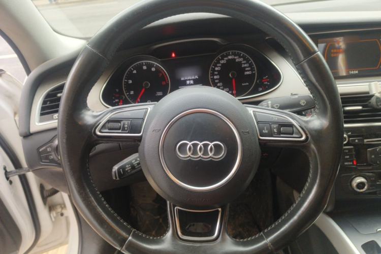 Used Audi A4L 2016 35 TFSI Automatic Standard Model Steering Wheel