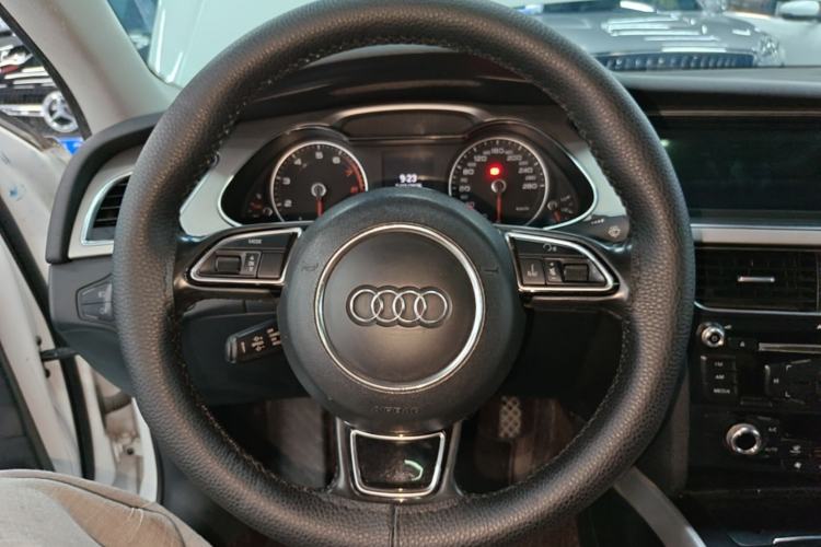 Used Audi A4L 2016 35 TFSI Automatic Standard Model Steering Wheel