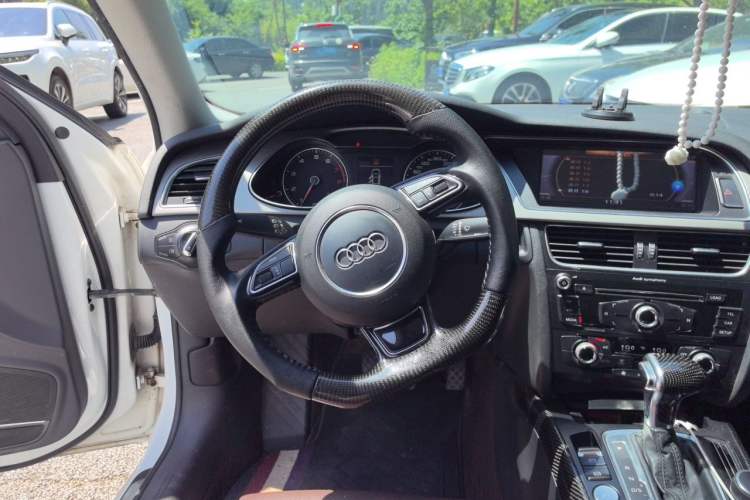 Used Audi A4L 2016 35 TFSI Collector's Edition Automatic Standard Model Steering Wheel