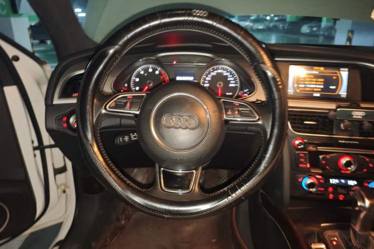 Used Audi A4L 2016 35 TFSI Collection Edition S line Comfort Model Steering Wheel