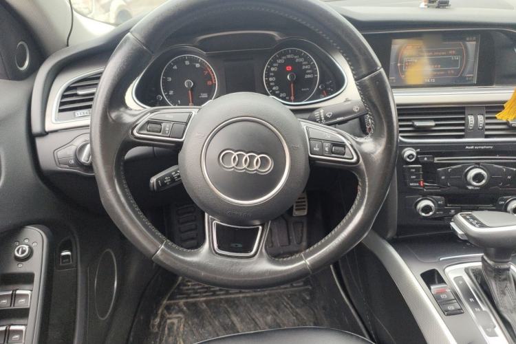Used Audi A4L 2016 45 TFSI Collection Edition quattro Personalized Sports Model Steering Wheel