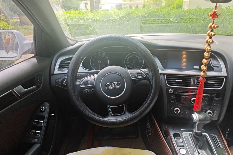 Used Audi A4L 2016 35 TFSI Collection Edition S line Comfort Model Steering Wheel