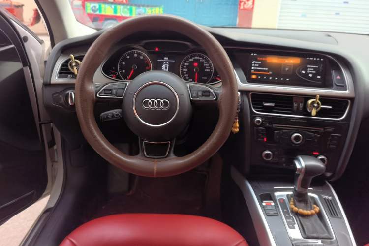 Used Audi A4L 2016 35 TFSI Automatic Standard Model Steering Wheel
