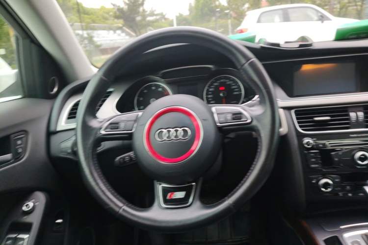 Used Audi A4L 2016 35 TFSI Collection Edition S line Comfort Model Steering Wheel
