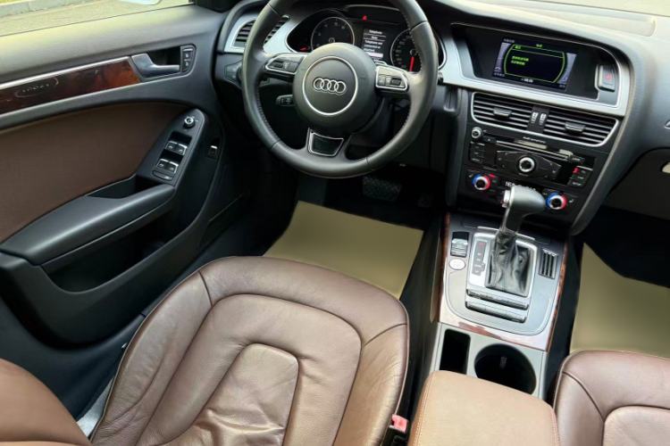 Used Audi A4L 2016 35 TFSI Collection Edition S line Comfort Model Steering Wheel