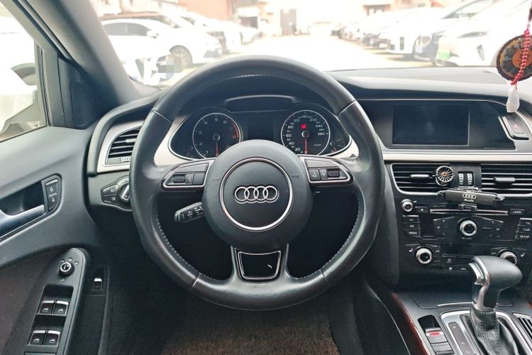 Used Audi A4L 2016 35 TFSI Collection Edition S line Comfort Model Steering Wheel