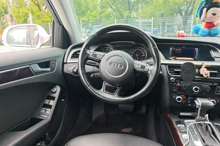 Used Audi A4L 2016 35 TFSI Collection Edition S line Comfort Model Steering Wheel