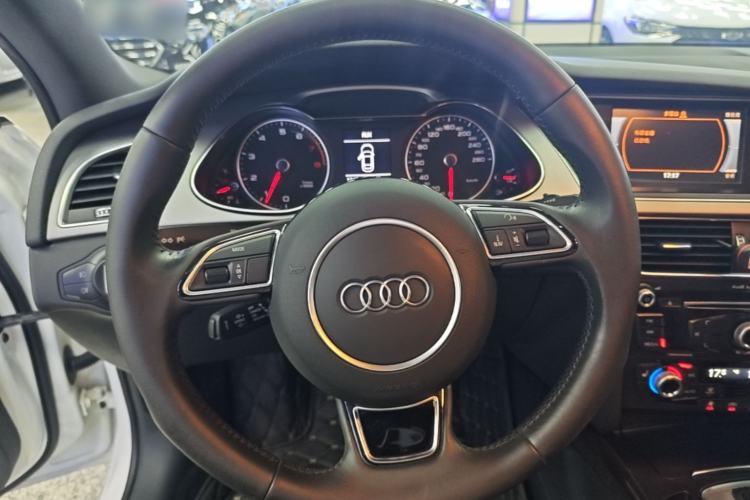 Used Audi A4L 2016 35 TFSI Collection Edition S line Comfort Model Steering Wheel