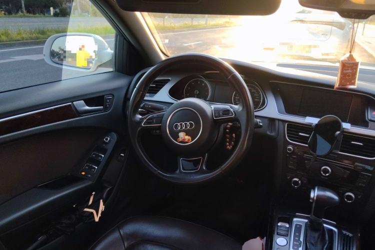 Used Audi A4L 2016 35 TFSI Collection Edition S line Comfort Model Steering Wheel