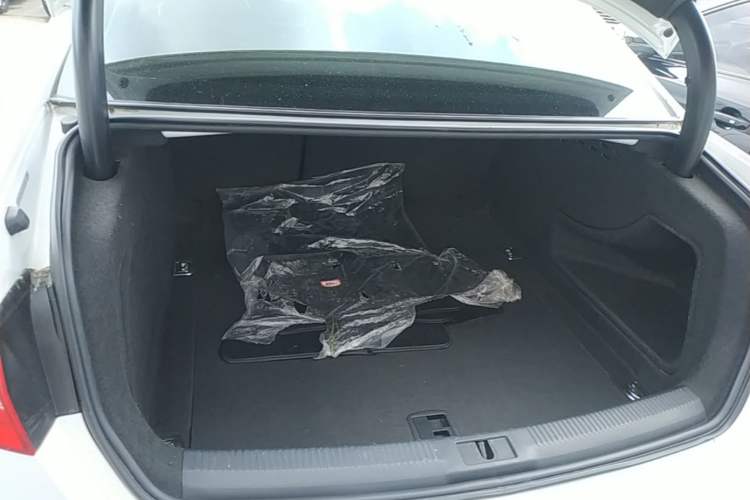 Used Audi A4L 2016 30 TFSI Collector's Edition Automatic Comfort Model Trunk