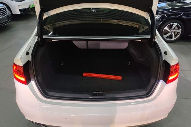 Used Audi A4L 2016 35 TFSI Automatic Comfort Model Trunk