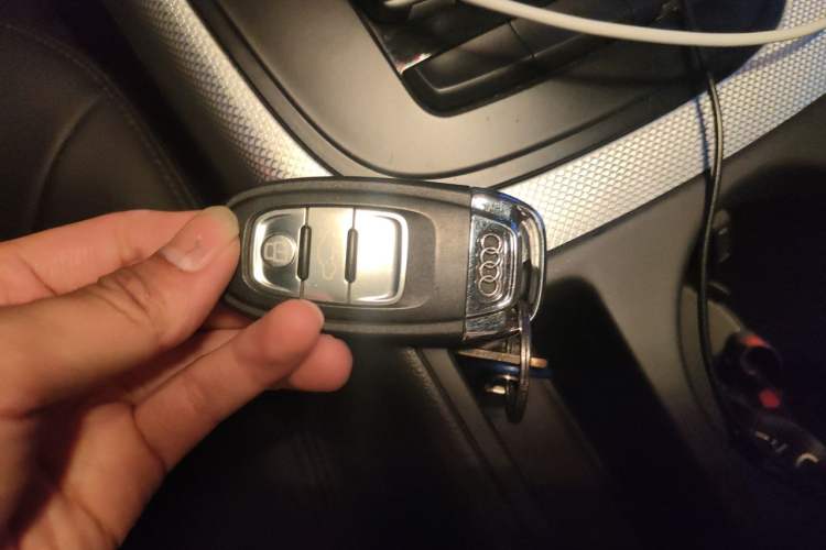 Used Audi A4L 2016 35 TFSI Collector's Edition Automatic Standard Model Vehicle Key