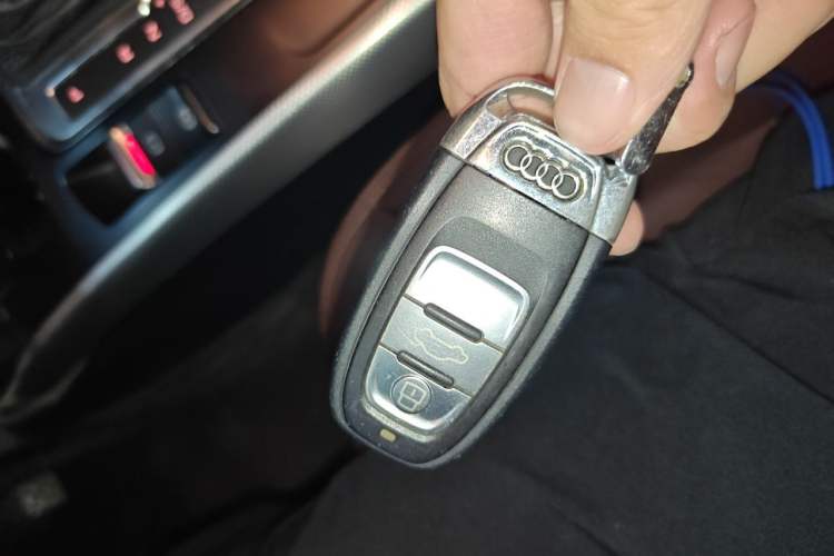 Used Audi A4L 2016 35 TFSI Collector's Edition Automatic Standard Model Vehicle Key