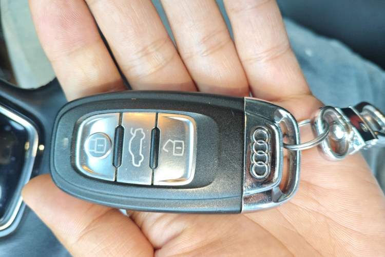 Used Audi A4L 2016 35 TFSI Collector's Edition Automatic Standard Model Vehicle Key