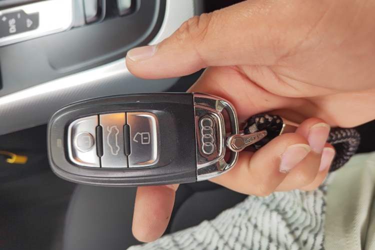 Used Audi A4L 2016 35 TFSI Automatic Standard Model Vehicle Key