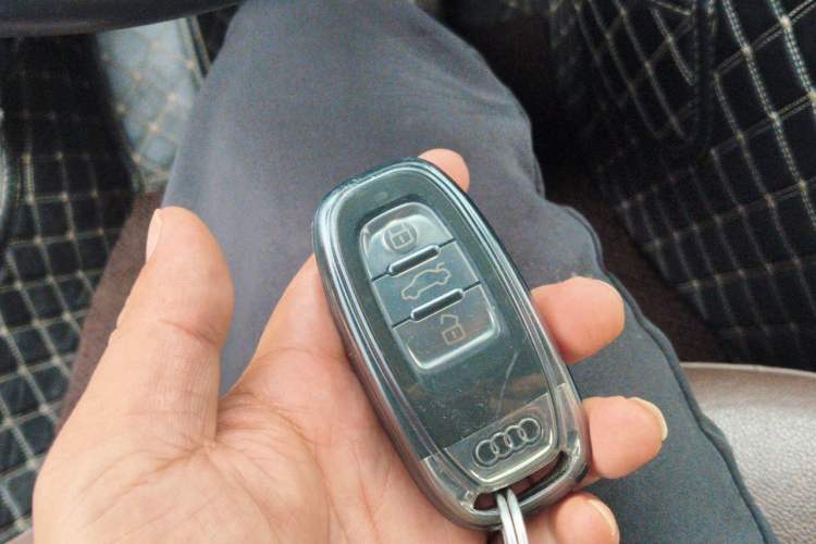 Used Audi A4L 2016 35 TFSI Collector's Edition Automatic Standard Model Vehicle Key