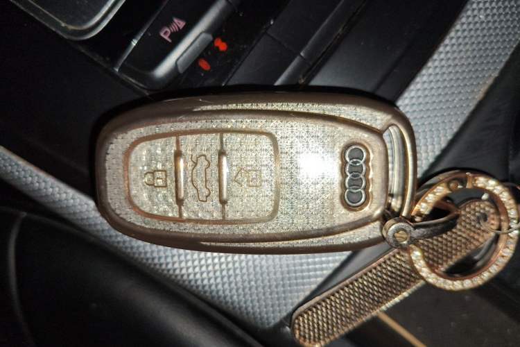 Used Audi A4L 2016 35 TFSI Collector's Edition Automatic Standard Model Vehicle Key