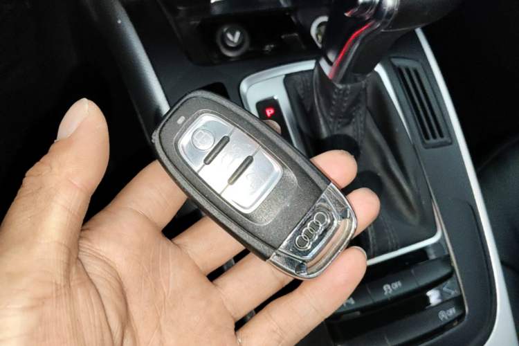 Used Audi A4L 2016 35 TFSI Collector's Edition Automatic Standard Model Vehicle Key
