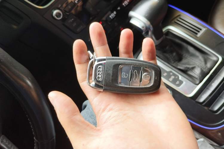 Used Audi A4L 2016 35 TFSI Automatic Standard Model Vehicle Key