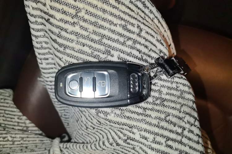 Used Audi A4L 2016 35 TFSI Collector's Edition Automatic Standard Model Vehicle Key