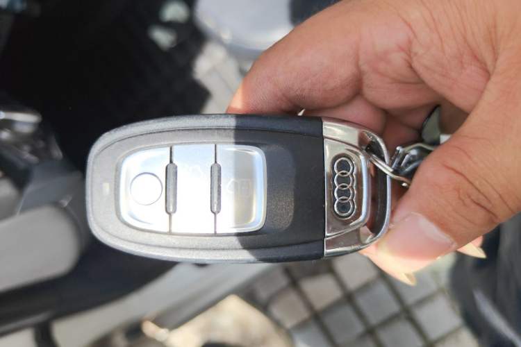 Used Audi A4L 2016 35 TFSI Automatic Comfort Model Vehicle Key