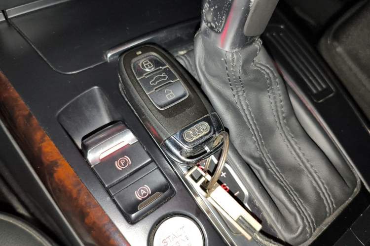 Used Audi A4L 2016 35 TFSI Collector's Edition Automatic Standard Model Vehicle Key