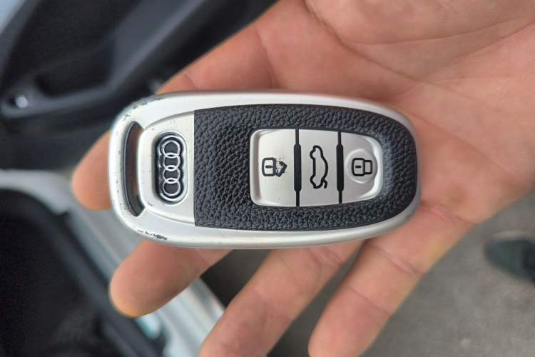 Used Audi A4L 2016 35 TFSI Collector's Edition Automatic Standard Model Vehicle Key