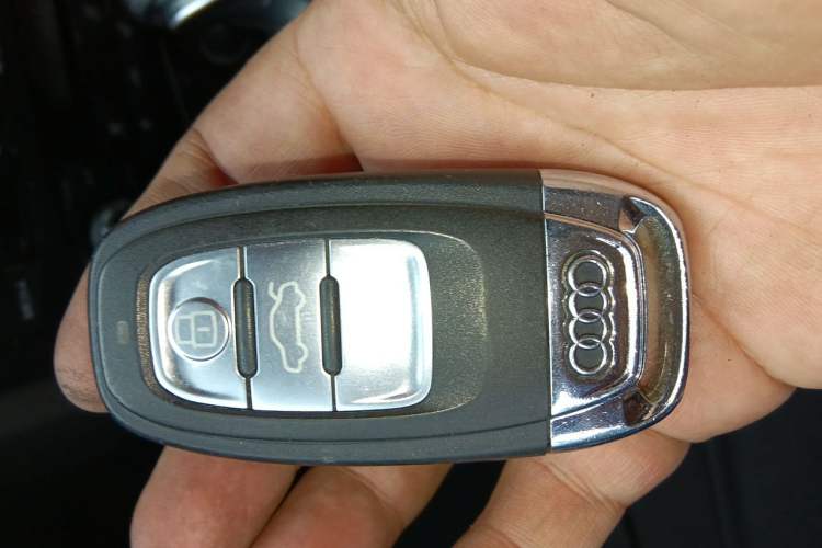 Used Audi A4L 2016 35 TFSI Collector's Edition Automatic Standard Model Vehicle Key
