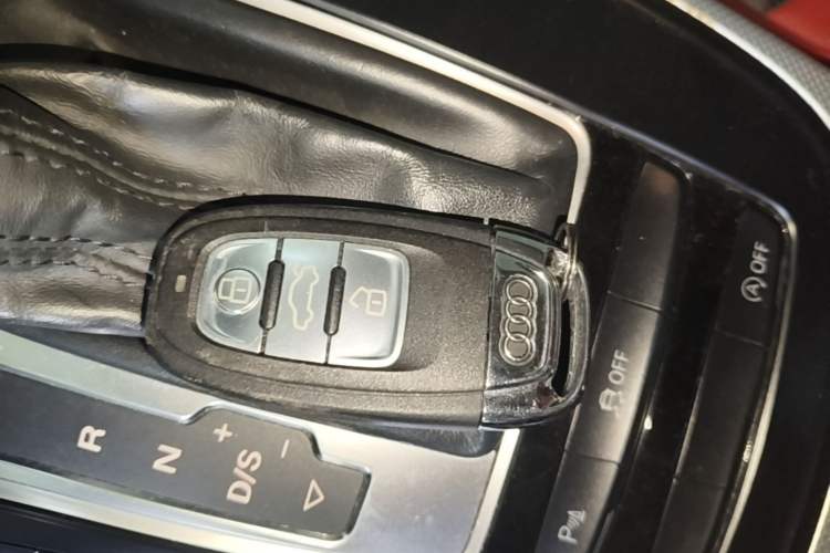 Used Audi A4L 2016 35 TFSI Collector's Edition Automatic Standard Model Vehicle Key