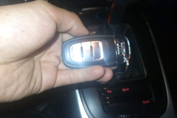 Used Audi A4L 2016 35 TFSI Collector's Edition Automatic Standard Model Vehicle Key