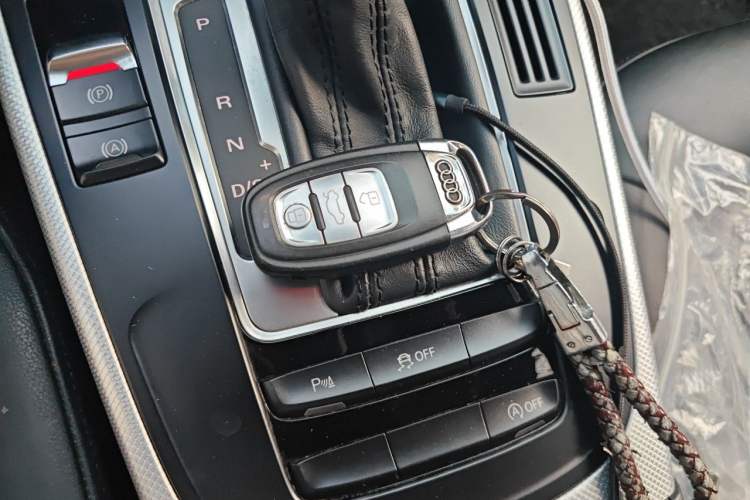 Used Audi A4L 2016 35 TFSI Automatic Standard Model Vehicle Key