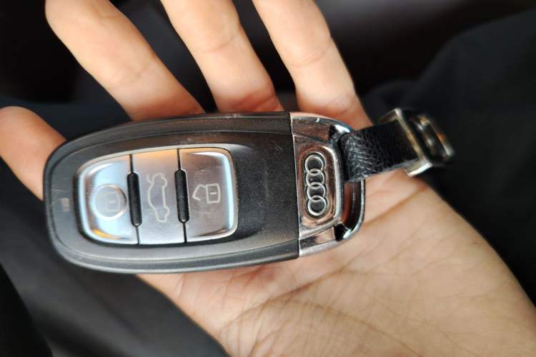 Used Audi A4L 2016 35 TFSI Automatic Standard Model Vehicle Key