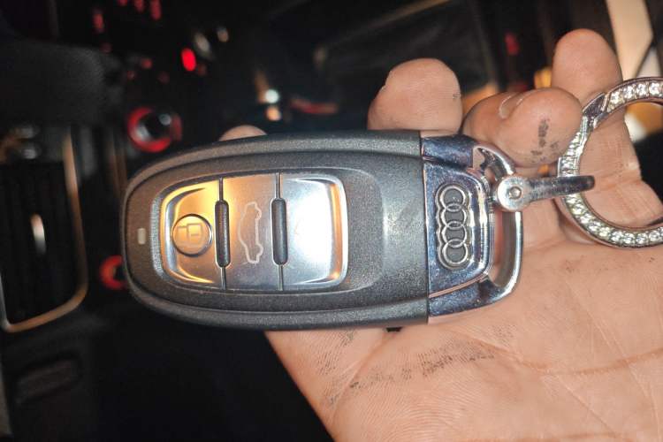 Used Audi A4L 2016 35 TFSI Collector's Edition Automatic Standard Model Vehicle Key