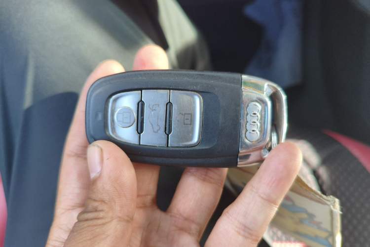 Used Audi A4L 2016 35 TFSI Collector's Edition Automatic Standard Model Vehicle Key