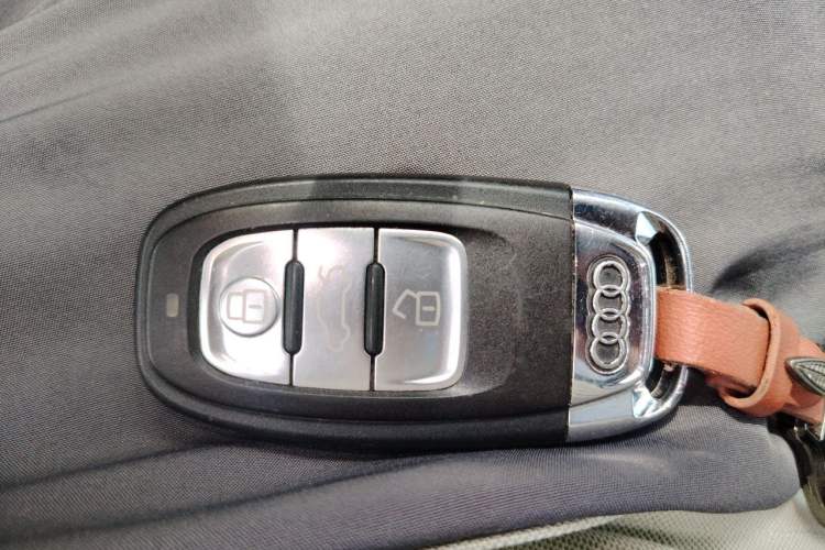 Used Audi A4L 2016 35 TFSI Automatic Standard Model Vehicle Key