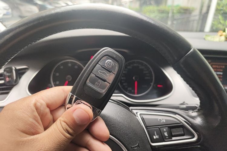 Used Audi A4L 2016 35 TFSI Collector's Edition Automatic Standard Model Vehicle Key