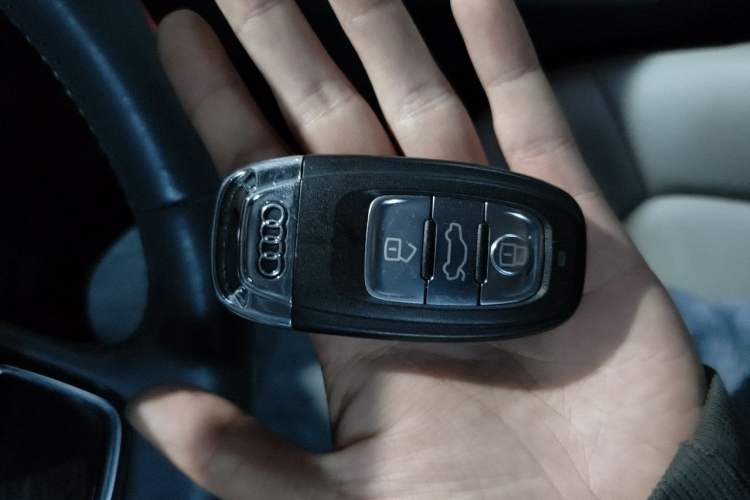 Used Audi A4L 2016 35 TFSI Collector's Edition Automatic Standard Model Vehicle Key