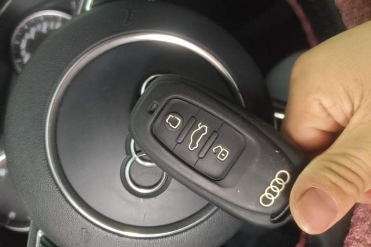 Used Audi A4L 2016 35 TFSI Collector's Edition Automatic Standard Model Vehicle Key