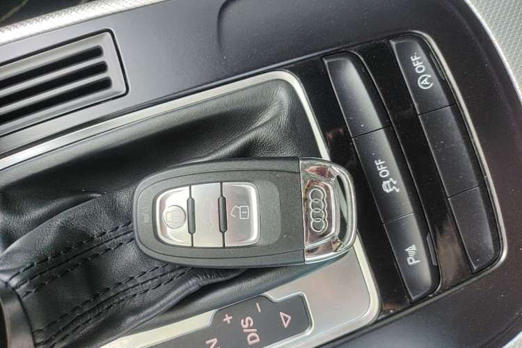 Used Audi A4L 2016 35 TFSI Collector's Edition Automatic Standard Model Vehicle Key