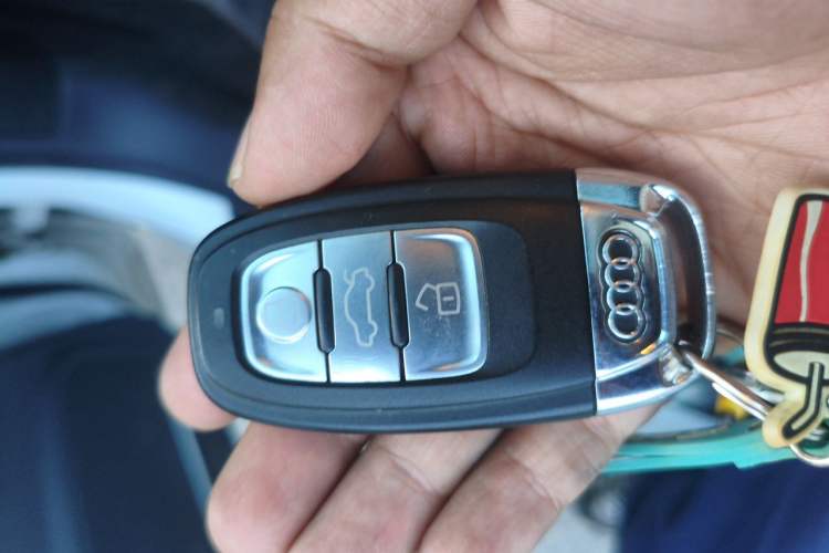 Used Audi A4L 2016 35 TFSI Collector's Edition Automatic Standard Model Vehicle Key