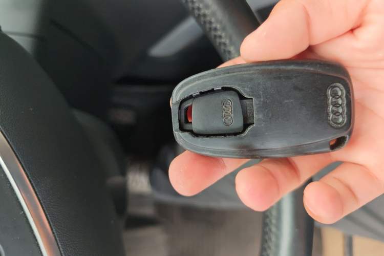 Used Audi A4L 2016 30 TFSI Collector's Edition Automatic Comfort Model Vehicle Key