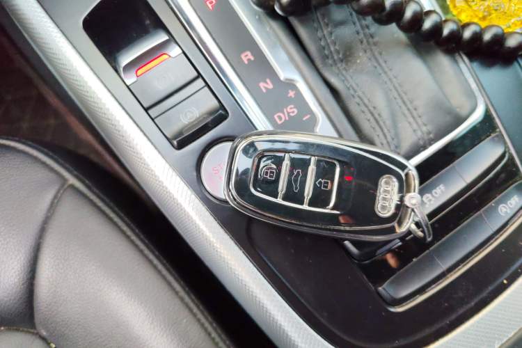 Used Audi A4L 2016 35 TFSI Automatic Standard Model Vehicle Key